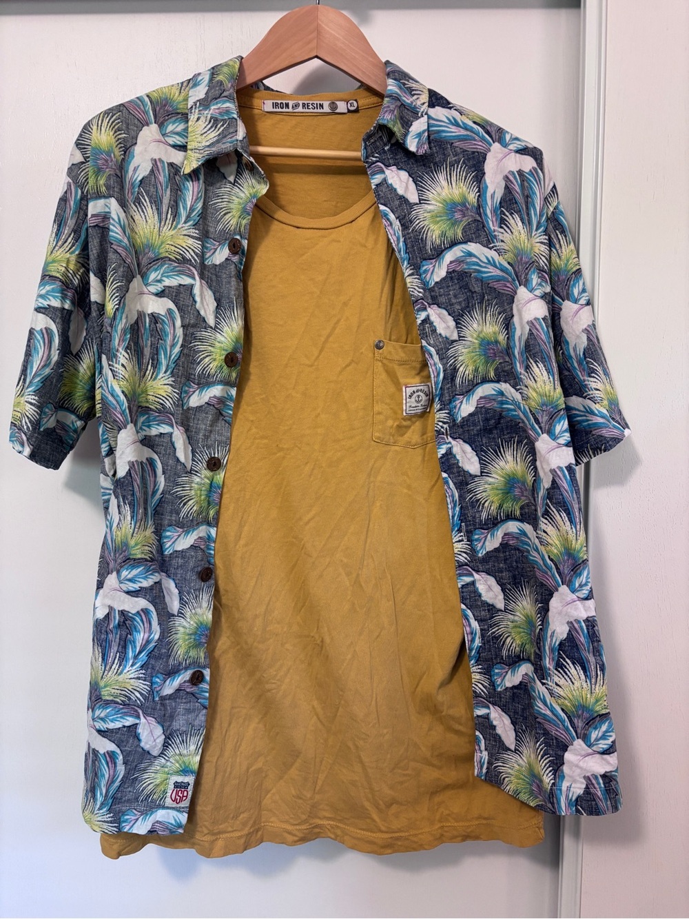 Iron & Resin Button Down Tshirt Lot Size XL Hawaiian Outdoors Short Sleeves Warm